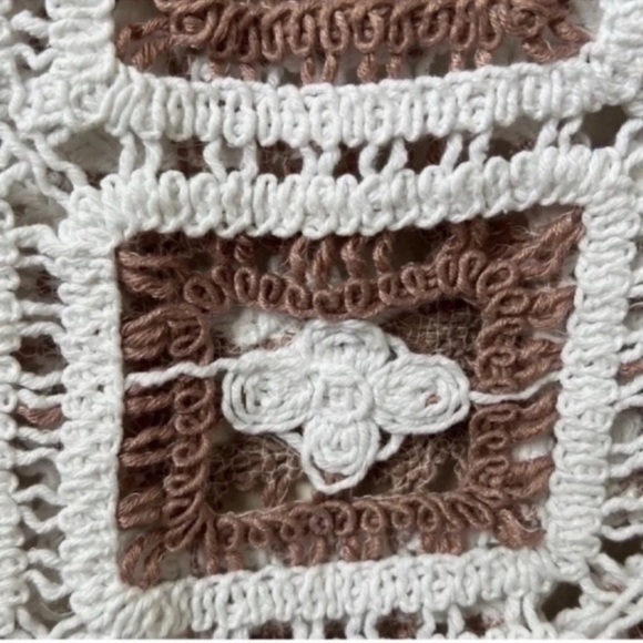 JULIA by Love J Square Crochet Cropped Tan Tank Top Size Large - Picture 7 of 7